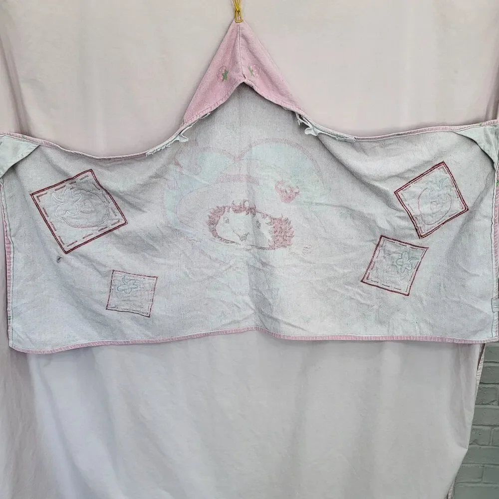 Strawberry Shortcake hooded toddler Bath Towel Vintage 90s Retro quilted
